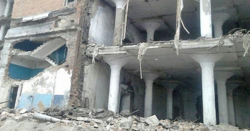 Демонтаж здания на территории краснодарского хладокомбината. Краснодар, 16 ноября 2017 г. Фото: ГУ МЧС по Краснодарскому краю Демонтаж здания на территории краснодарского хладокомбината. Краснодар, 16 ноября 2017 г. Фото: ГУ МЧС по Краснодарскому краю