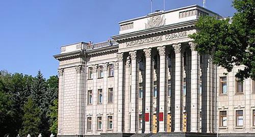 Здание заксобрания Краснодарского края. Фото http://www.kubzsk.ru/ Здание заксобрания Краснодарского края. Фото http://www.kubzsk.ru/