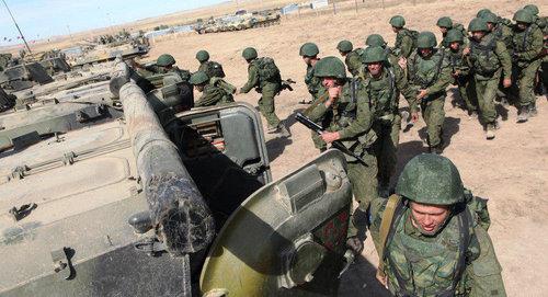 Солдаты на военных учениях. Фото пресс-служба ЮВО

