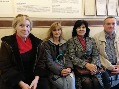 Подсудимая Елена Диденко, лидер партии КПРФ в Сочи Игорь Васильев и лидер сочинского отделения партии "Яблоко" Ирэн Ильенкова. Фото Светланы Кравченко для "Кавказского узла".