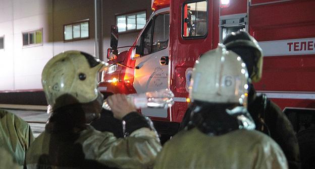 Пожар в судоремонтном заводе. Фото: Александр Подопригора, http://161.ru/text/gorod/373515840962560.html