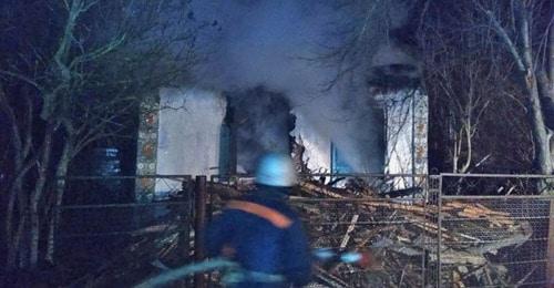 Тушение пожара в жилом доме в станице Ханской города Майкопа. 15 декабря 2017 года. Фото: пресс-служба ГУ МЧС России по Республике Адыгея http://01.mchs.gov.ru/pressroom/news/item/6227965/ Тушение пожара в жилом доме в станице Ханской города Майкопа. 15 декабря 2017 года. Фото: пресс-служба ГУ МЧС России по Республике Адыгея http://01.mchs.gov.ru/pressroom/news/item/6227965/