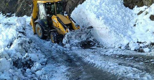 Тяжелая техника расчищает дорогу от снега. Фото: Roads Department of Georgia
https://sputnik-georgia.ru/georgia/20171011/237702944/Iz-za-snegopada-zakryta-doroga-v-Tusheti.html
Тяжелая техника расчищает дорогу от снега. Фото: Roads Department of Georgia
https://sputnik-georgia.ru/georgia/20171011/237702944/Iz-za-snegopada-zakryta-doroga-v-Tusheti.html