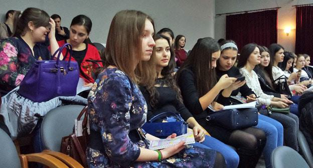 Участники конференции преподавателей кабардинского языка. Нальчик, 21 декабря 2017 год. Фото: Луиза Оразаева для "Кавказского узла".