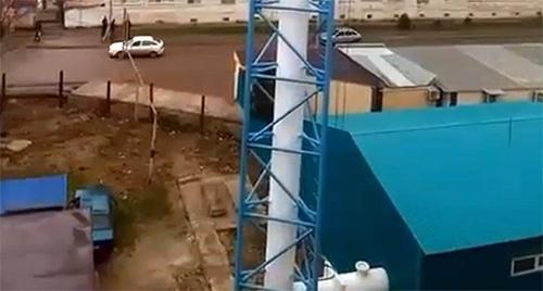 Фрагмент трубы котельной. Фото Стоп-кадр видео пользователя
n_delo https://www.instagram.com/p/BdfTP2DgaTI/ Фрагмент трубы котельной. Фото Стоп-кадр видео пользователя
n_delo https://www.instagram.com/p/BdfTP2DgaTI/