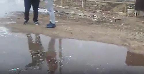 Авария на водопроводе в Первом Кореновском переулке в городе Астрахани. 7 января 2018 года. Кадр из видео пользователя Типичная Провинция | Новости Астрахани https://vk.com/tprovince?w=wall-43663671_55583 Авария на водопроводе в Первом Кореновском переулке в городе Астрахани. 7 января 2018 года. Кадр из видео пользователя Типичная Провинция | Новости Астрахани https://vk.com/tprovince?w=wall-43663671_55583