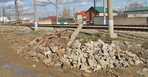 Строительный мусор на новой улице в Махачкале. Фото: пресс-служба администрации Махачкалы https://www.mkala.ru Строительный мусор на новой улице в Махачкале. Фото: пресс-служба администрации Махачкалы https://www.mkala.ru