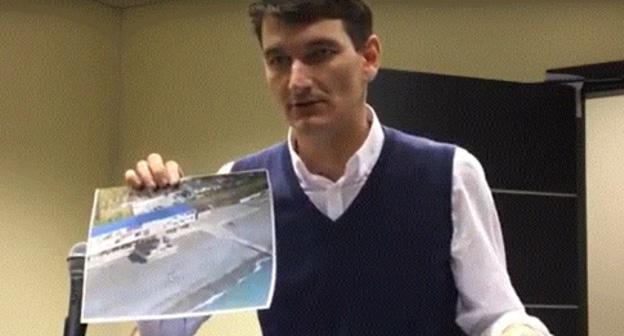 Александр Валов на процессе по иску депутата Госдумы Юрия Напсо в Краснодарском краевом суде, 8 декабря 2017. Фото Светлана Кравченко для "Кавказского узла". Александр Валов на процессе по иску депутата Госдумы Юрия Напсо в Краснодарском краевом суде, 8 декабря 2017. Фото Светлана Кравченко для "Кавказского узла".