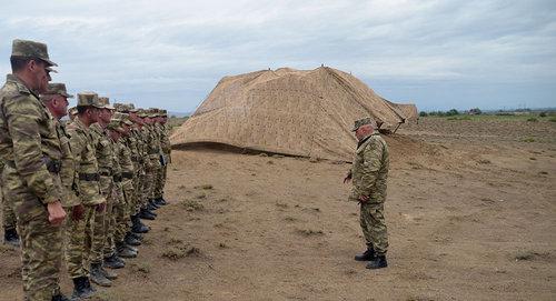 Построение в азербайджанской армии. Фото: пресс-служба Минобороны АР
Построение в азербайджанской армии. Фото: пресс-служба Минобороны АР