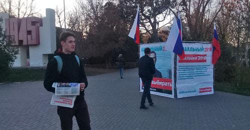 Сторонники Навального во время агитационного пикета. Астрахань, 24 ноября 2017 г. Фото Елены Гребенюк для "Кавказского узла" Сторонники Навального во время агитационного пикета. Астрахань, 24 ноября 2017 г. Фото Елены Гребенюк для "Кавказского узла"