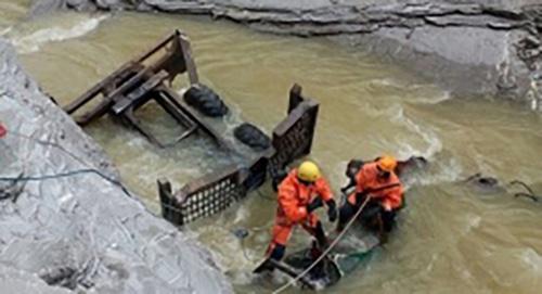 Последствия ДТП в горах Адыгеи. Фото http://01.mchs.gov.ru/operationalpage/operational Последствия ДТП в горах Адыгеи. Фото http://01.mchs.gov.ru/operationalpage/operational
