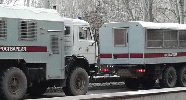 Автомобили Росгвардии для перевозки задержанных. Волгоград, 28 января 2018 года. Фото Татьяны Филимоновой для "Кавказского узла"