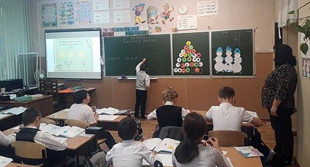 Занятия в классе. Фото Официальный сайт МКОУ"СОШ №18"г.о.Нальчик, КБР https://mou18.ucoz.ru/ Занятия в классе. Фото Официальный сайт МКОУ"СОШ №18"г.о.Нальчик, КБР https://mou18.ucoz.ru/