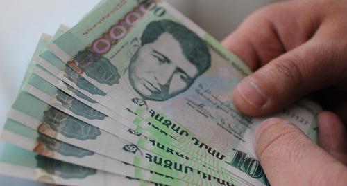 Купюры по 1000 драмов. Фото Тиграна Петросяна для "Кавказского узла" Купюры по 1000 драмов. Фото Тиграна Петросяна для "Кавказского узла"