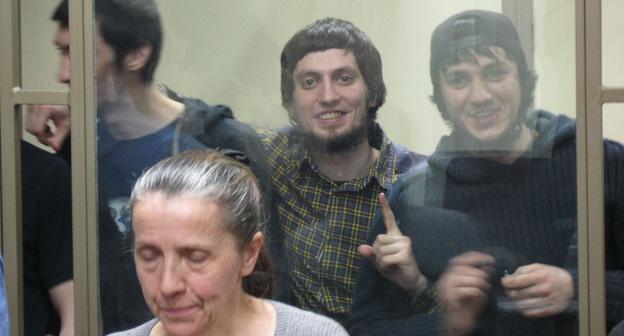 Подсудимые по делу "орджоникидзевского джамаата": Илез Торчхоев, Лечи Гадамаури, Тимур Матиев (слева направо). Фото Константина Волгина для "Кавказского узла"
Подсудимые по делу "орджоникидзевского джамаата": Илез Торчхоев, Лечи Гадамаури, Тимур Матиев (слева направо). Фото Константина Волгина для "Кавказского узла"