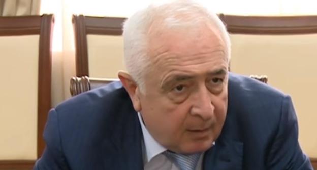 Министр строительства и ЖКХ Дагестана Ибрагим Казибеков. Фото: скриншот видео Youtube канала РГВК "Дагестан"
