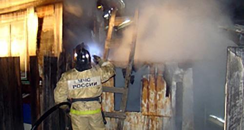 Сотрудники МЧС на пожаре в Ростовской области. http://61.mchs.gov.ru/operationalpage/operational/item/6525881/ Сотрудники МЧС на пожаре в Ростовской области. http://61.mchs.gov.ru/operationalpage/operational/item/6525881/