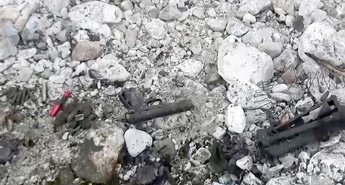 Содержимое тайника с оружием. Фото http://nac.gov.ru/kontrterroristicheskie-operacii/v-dagestane-v-hode-kto-neytralizovany-dvoe-0.html