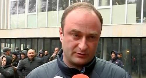 Мэр Боржоми Леван Липартия. Кадр видео "Рустави 2" http://rustavi2.ge/en/news/98050 Мэр Боржоми Леван Липартия. Кадр видео "Рустави 2" http://rustavi2.ge/en/news/98050