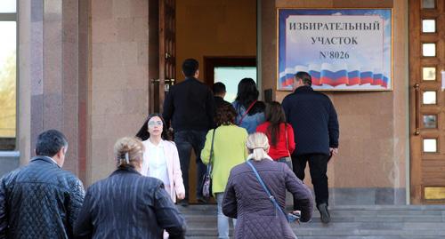 Голосование на избирательном участка в Ереване. Фото Тиграна Петросяна для "Кавказского узла" Голосование на избирательном участка в Ереване. Фото Тиграна Петросяна для "Кавказского узла"