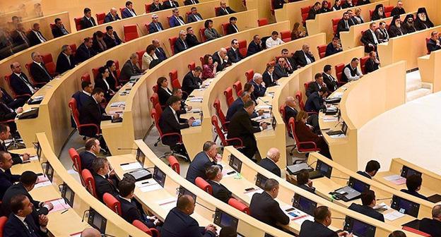 Заседание парламента Грузии. Фото © Sputnik / Alexander Imedashvili
 https://sputnik-georgia.ru/politics/20180323/239786512/Deputaty-sochli-pereborom-50-zhenshhin-v-parlamente-Gruzii.html