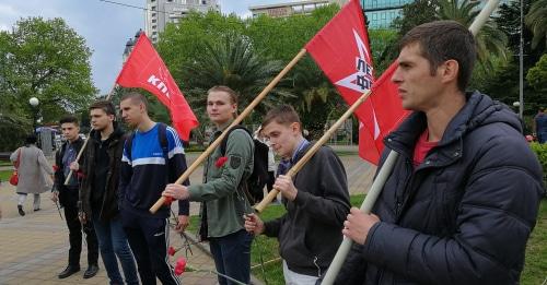 Активисты левых движений на митинге в Сочи, 23 апреля 2018 год. Фото Светланы Кравченко для "Кавказского узла". Активисты левых движений на митинге в Сочи, 23 апреля 2018 год. Фото Светланы Кравченко для "Кавказского узла".