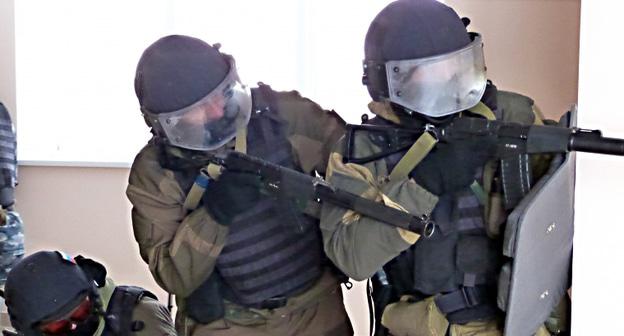 Сотрудники спецслужб во время КТО. Фото http://nac.gov.ru/antiterroristicheskie-ucheniya/operativnym-shtabom-v-chuvashskoy-respublike.html Сотрудники спецслужб во время КТО. Фото http://nac.gov.ru/antiterroristicheskie-ucheniya/operativnym-shtabom-v-chuvashskoy-respublike.html