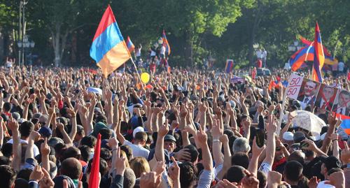 Участники акции протеста в Армении, 1 мая 2018 года. Фото Тиграна Петросяна для "Кавказского узла". Участники акции протеста в Армении, 1 мая 2018 года. Фото Тиграна Петросяна для "Кавказского узла".