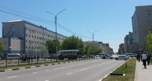 Перекрытая улица в центре Грозного. Фото Николая Петрова для "Кавказского узла" Перекрытая улица в центре Грозного. Фото Николая Петрова для "Кавказского узла"