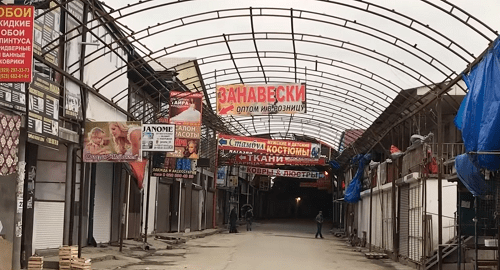 Торговые ряды на улице Набережной в Хасавюрте. Кадр видео "Гелиос Хасавюрт" https://www.youtube.com/watch?v=JUCJxybMs9A Торговые ряды на улице Набережной в Хасавюрте. Кадр видео "Гелиос Хасавюрт" https://www.youtube.com/watch?v=JUCJxybMs9A
