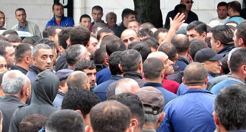 Участники акции протеста в Степанакерте. Фото Алвард Григорян для "Кавказского узла". Участники акции протеста в Степанакерте. Фото Алвард Григорян для "Кавказского узла".