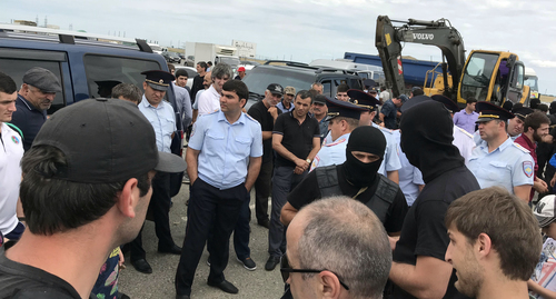 Всего в акции приняли участие около 300 человек. Фото Патимат Махмудовой для "Кавказского узла"