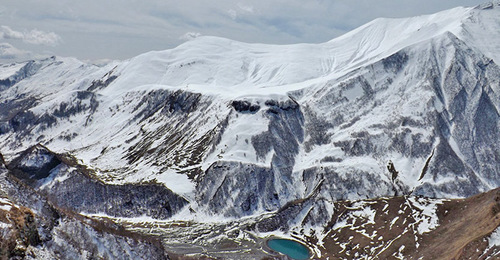 Гора Казбек. Фото: CC BY 2.0 / young shanahan / Jvari Pass
https://sputnik-georgia.ru/society/20180102/238767308/Prosnetsa-li-vulkan-na-gore-Kazbek.html Гора Казбек. Фото: CC BY 2.0 / young shanahan / Jvari Pass
https://sputnik-georgia.ru/society/20180102/238767308/Prosnetsa-li-vulkan-na-gore-Kazbek.html