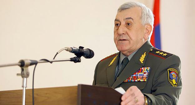 Микаел Арутюнян. Фото © : official site of the MoD of RA
https://ru.armeniasputnik.am/incidents/20180703/13015936/ehks-ministr-oborony-armenii-obyavlen-v-rozysk-po-delu-1-marta.html