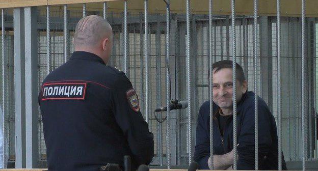 Суд по делу сотрудников ингушского ЦПЭ. Фото кадр видео "Как Тимур и его команда пытали в Ингушетии"