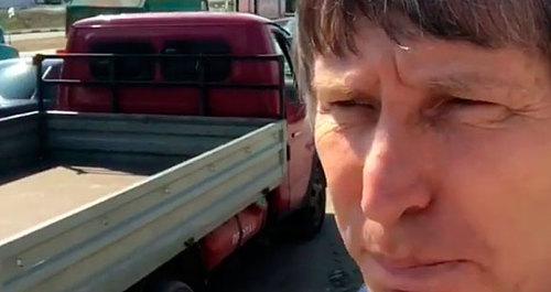 Хусен Шалов. Фото: кадр видеообращения Хусена Шалова к начальнику управления ГИБДД с просьбой отрегулировать движение на въезде в Чегем https://www.instagram.com/p/BlCnqwtBW-5/?taken-by=kbr.tut