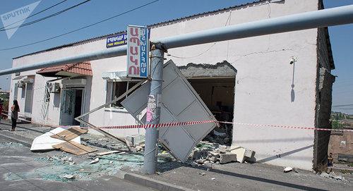 Последствия взрыва в стекольном цеху. Фото Sputnik / Asatur Yesayantys
https://ru.sputnik.az/world/20180725/416363559/erevan-vzryv-armenija-ceh-postradavshie.html