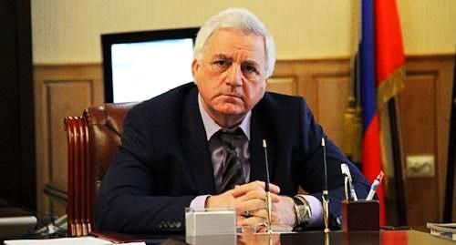 Мухмад Асхабов. Фото предоставлено пресс-службой министерства имущественных и земельных отношений Чечни. http://www.mizochr.ru/index.php/novosti/488-mizochr-chechnya-2403141