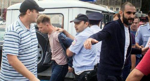 Задержание активистов во время несогласованного митинга сторонников Навального в Ростове-на-Дону. Фото: "Команда Навального | Ростов-на-Дону" "Вконтакте" https://vk.com/teamnavalny_rnd Задержание активистов во время несогласованного митинга сторонников Навального в Ростове-на-Дону. Фото: "Команда Навального | Ростов-на-Дону" "Вконтакте" https://vk.com/teamnavalny_rnd