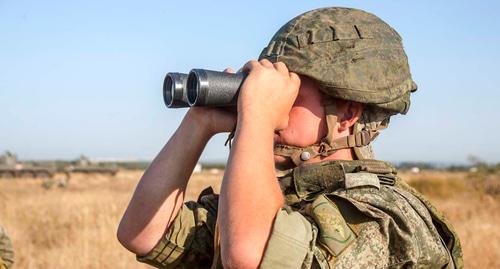 Военнослужащий на учениях. Фото: пресс-служба Минобороны РФ, http://мультимедиа.минобороны.рф/multimedia/photo.htm?objInBlock=24&f=25&blk=10332074 Военнослужащий на учениях. Фото: пресс-служба Минобороны РФ, http://мультимедиа.минобороны.рф/multimedia/photo.htm?objInBlock=24&f=25&blk=10332074