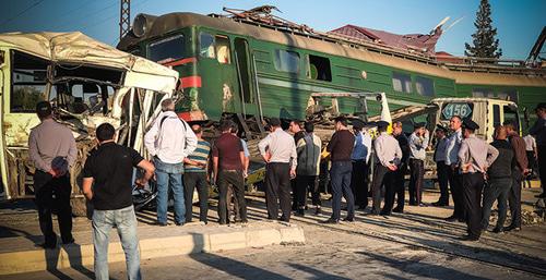ДТП с автобусом и поездом в Баку. 1 октября 2018 г. Фото Азиза Каримова для "Кавказского узла" ДТП с автобусом и поездом в Баку. 1 октября 2018 г. Фото Азиза Каримова для "Кавказского узла"