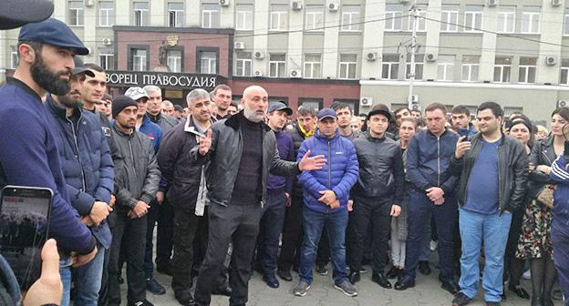 Спонтанный митинг на площади Свободы против завода "Электроцинк". Владикавказ, 22 октября 2018 г. Фото: Эммы Марзоевой для "Кавказского узла"
