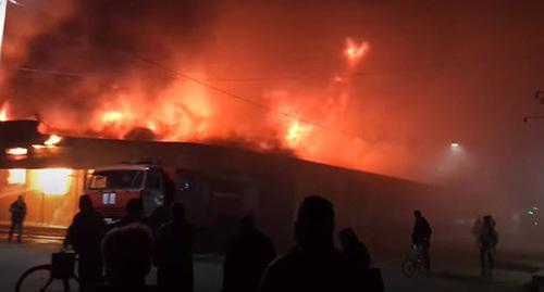 Пожар на рынке "Хитрый" в Ахтубинске. 23 октября 2018 г. Кадр из видео пользователя
Life https://www.youtube.com/watch?v=To1JjB1i23c
Пожар на рынке "Хитрый" в Ахтубинске. 23 октября 2018 г. Кадр из видео пользователя
Life https://www.youtube.com/watch?v=To1JjB1i23c