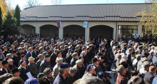 Участники чрезвычайного съезда представителей тейпов ингушского народа. Назрань, 27 октября 2018 года. Фото Магомеда Муцольгова для "Кавказского узла"