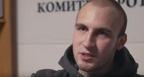 Мурад Амриев. Кадр из видео пользователя ProtivPytok https://www.youtube.com/watch?v=MhQMW-JaEBY
Мурад Амриев. Кадр из видео пользователя ProtivPytok https://www.youtube.com/watch?v=MhQMW-JaEBY