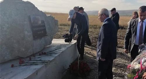 Камень в основание памятника репрессированным заложен в Карачаево-Черкесии. Фото: официальный сайт главы правительства КЧР http://kchr.ru/news/detailed/48154/ Камень в основание памятника репрессированным заложен в Карачаево-Черкесии. Фото: официальный сайт главы правительства КЧР http://kchr.ru/news/detailed/48154/