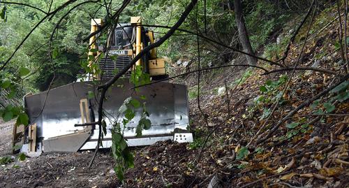 Строительная техника на территории заповедника "Эрзи". Фото предоставлено "Кавказскому узлу" Якубом Гогиевым.