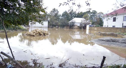 Наводнение в Азербайджане. Фото Спутник / Рахим Zakiroğlu
https://sputnik.az/incidents/20181107/417794913/astarada-sel-neticesinde-kend-su-altinda-qaldi.html