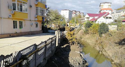 Дом на улице Петрозаводской в Сочи. Фото Светланы Кравченко для "Кавказского узла" Дом на улице Петрозаводской в Сочи. Фото Светланы Кравченко для "Кавказского узла"