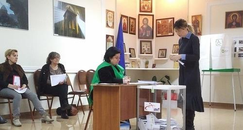 Избирательный участок №51. Тбилиси, 28 ноября 2018 года. Фото Григория Шведова для "Кавказского узла" Избирательный участок №51. Тбилиси, 28 ноября 2018 года. Фото Григория Шведова для "Кавказского узла"